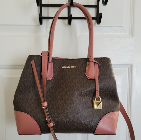 Michael Kors Handbags - Michael Kors Mercer Gallery satchel